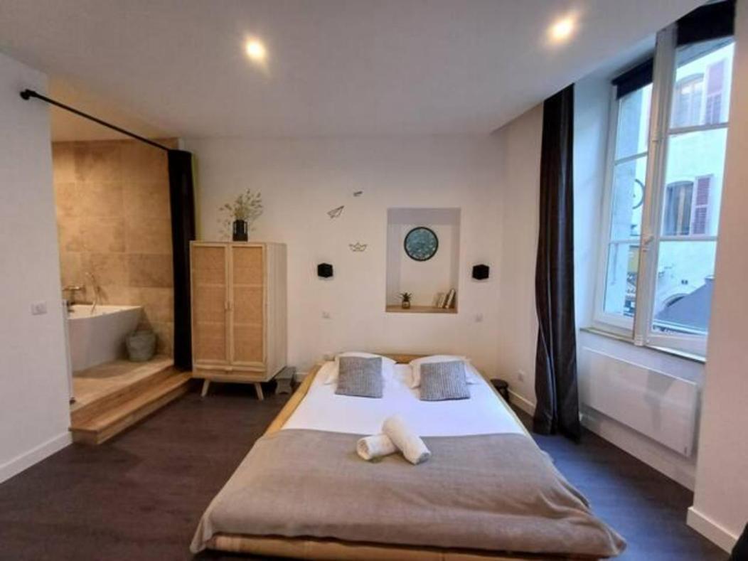 Le Sainte Claire - Majord'Home Annecy Centre Exterior photo